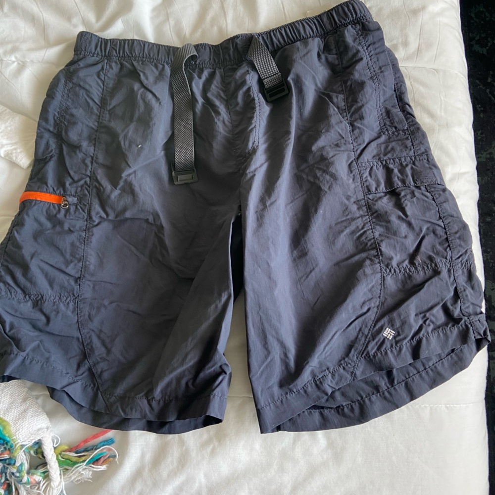 Columbia Men's Dark Gray Cargo Shorts